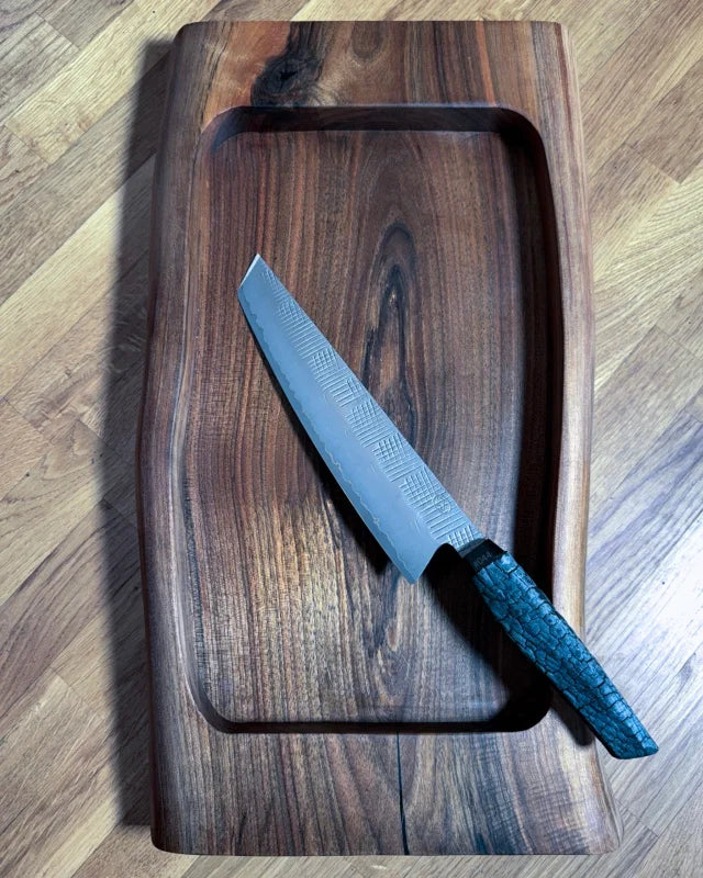 Pitmaster Board Freeform – Nussbaum Naturform | 47×27×4 cm | mit Griffmulden