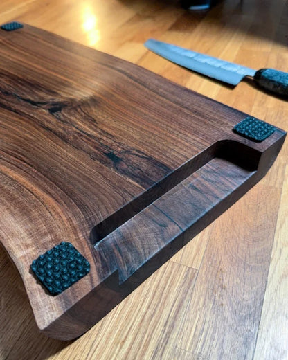 Pitmaster Board Freeform – Nussbaum Naturform | 47×27×4 cm | mit Griffmulden