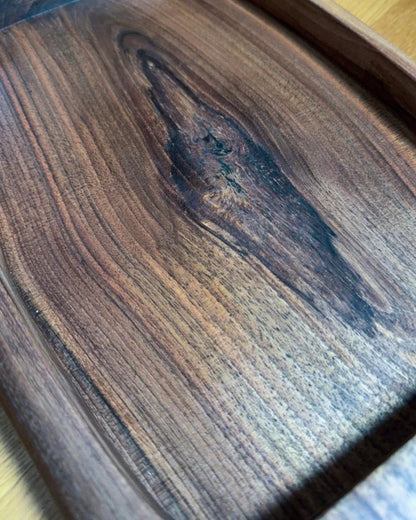 Pitmaster Board Freeform – Nussbaum Naturform | 47×27×4 cm | mit Griffmulden