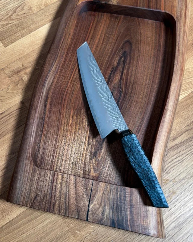 Pitmaster Board Freeform – Nussbaum Naturform | 47×27×4 cm | mit Griffmulden