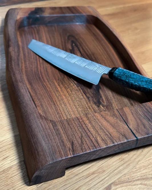 Pitmaster Board Freeform – Nussbaum Naturform | 47×27×4 cm | mit Griffmulden