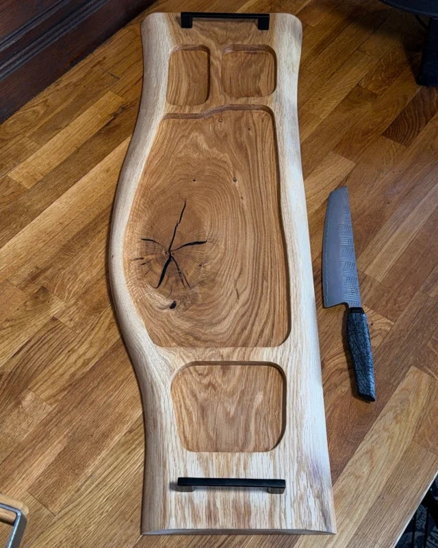 Pitmaster Board Quadra – Eiche | 86×22–30×3 cm |, 4 Aussparungen, Metallgriffe