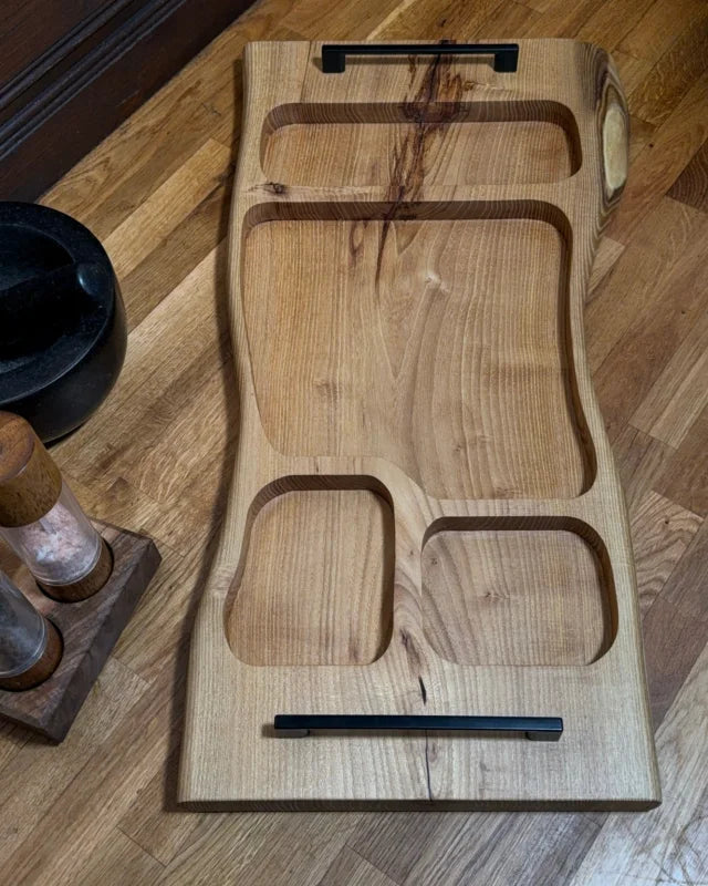 Pitmaster Board QuadraFlow aus Eiche mit schwarzen Griffen