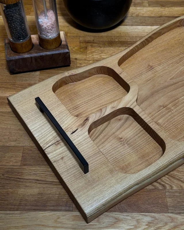 Pitmaster Board QuadraFlow – Eiche | mit Schwarzgriffen | 71×34×4 cm