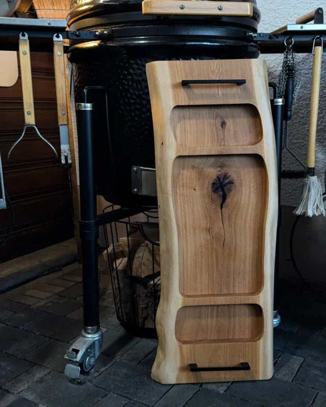 Pitmaster Board Showrunner – Eiche | mit Schwarzgriffen | 80×31×4 cm