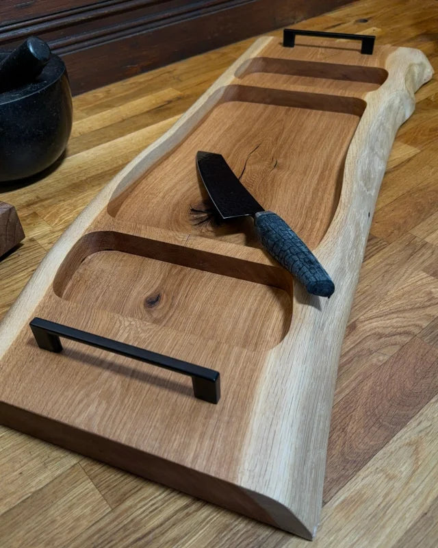 Pitmaster Board Showrunner – Eiche | mit Schwarzgriffen | 80×31×4 cm