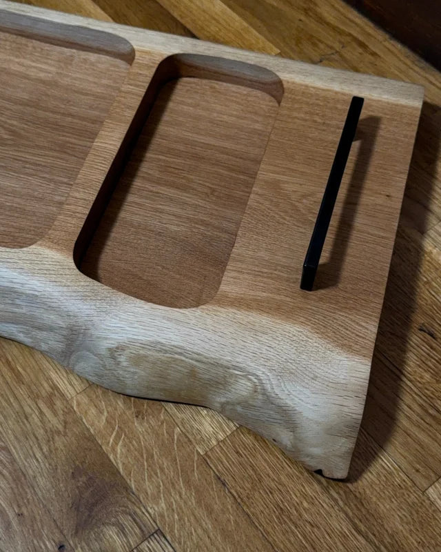 Pitmaster Board Showrunner – Eiche | mit Schwarzgriffen | 80×31×4 cm