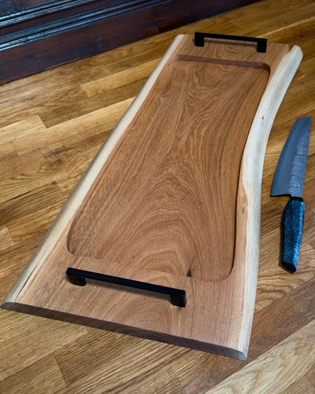 Pitmaster Board Solo – Eiche | 67×30×3 cm | große Aussparung, Metallgriffe