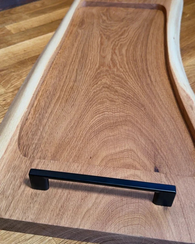 Pitmaster Board Solo – Eiche | 67×30×3 cm | große Aussparung, Metallgriffe