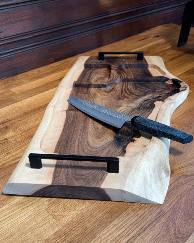 Pitmaster Board Spektrum – Nussbaum | 64×26–37×3 cm | 3 Aussparungen, Metallgriffe