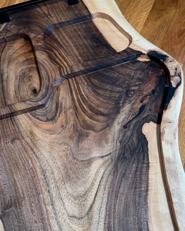 Pitmaster Board Spektrum – Nussbaum | 64×26–37×3 cm | 3 Aussparungen, Metallgriffe