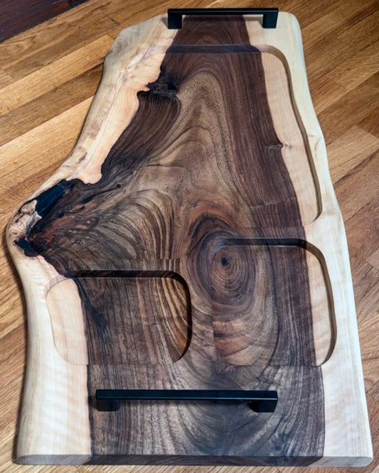 Pitmaster Board Spektrum – Nussbaum | 64×26–37×3 cm | 3 Aussparungen, Metallgriffe