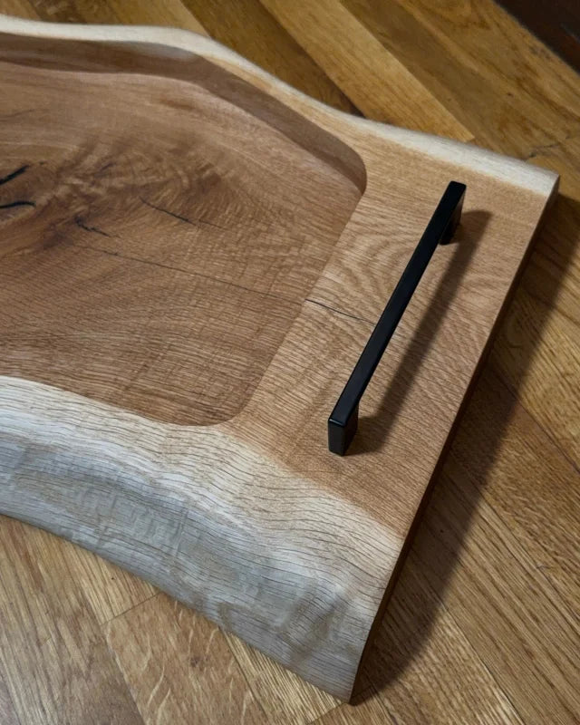 Pitmaster Board Wingline – Eiche | mit Schwarzgriffen | 70×30×4 cm