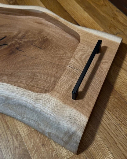 Pitmaster Board Wingline – Eiche | mit Schwarzgriffen | 70×30×4 cm