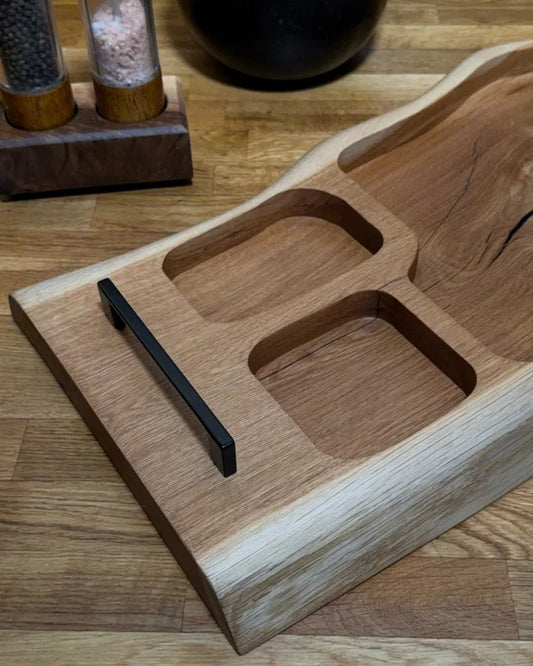 Pitmaster Board Wingline – Eiche | mit Schwarzgriffen | 70×30×4 cm