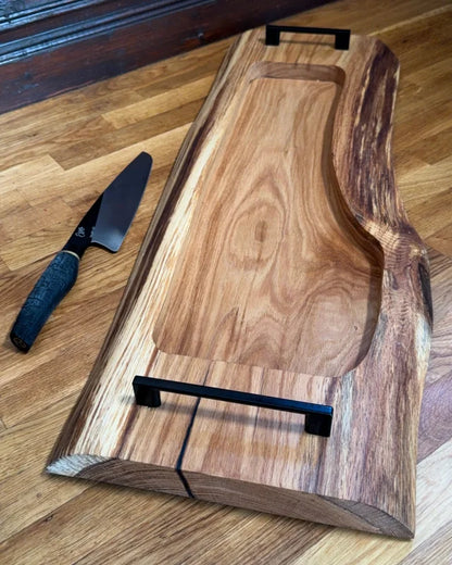 Servierbrett aus massiver Eiche mit fließender Ausfräsung – Pitmaster Flow von wood & more