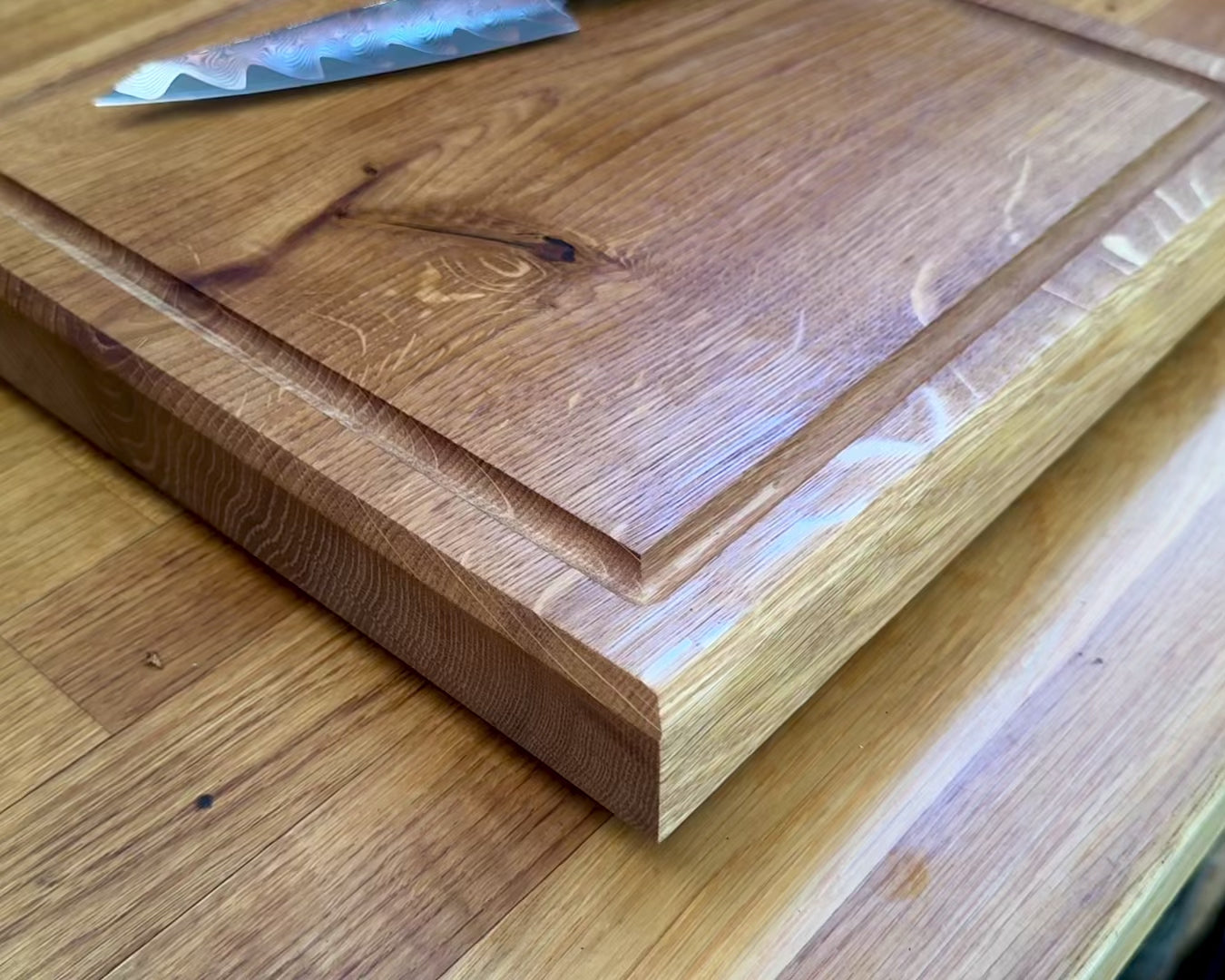 CHEFBRETT S – 30×30 cm massives Eichenbrett, beidseitig verwendbar
