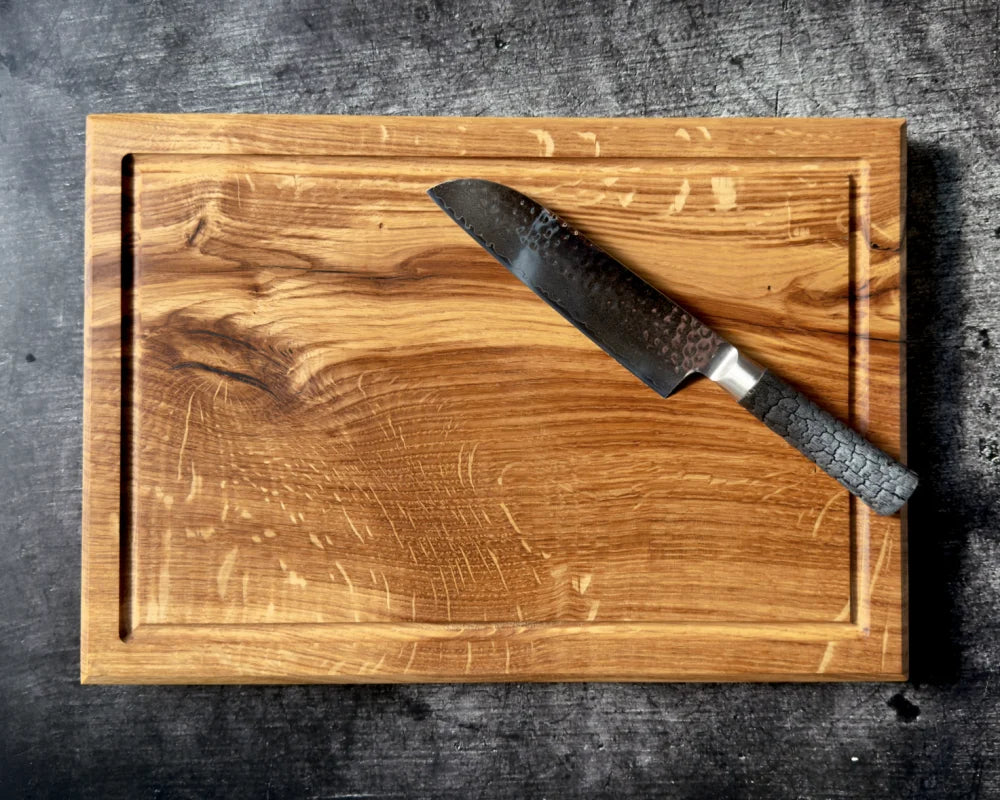 Chefbrett aus Eiche mit Damastmesser – hochwertiges Set für Küche & BBQ