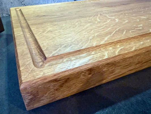 XXL Schneidebrett Eiche – Seitenansicht mit 4 cm Dicke, robust & langlebig