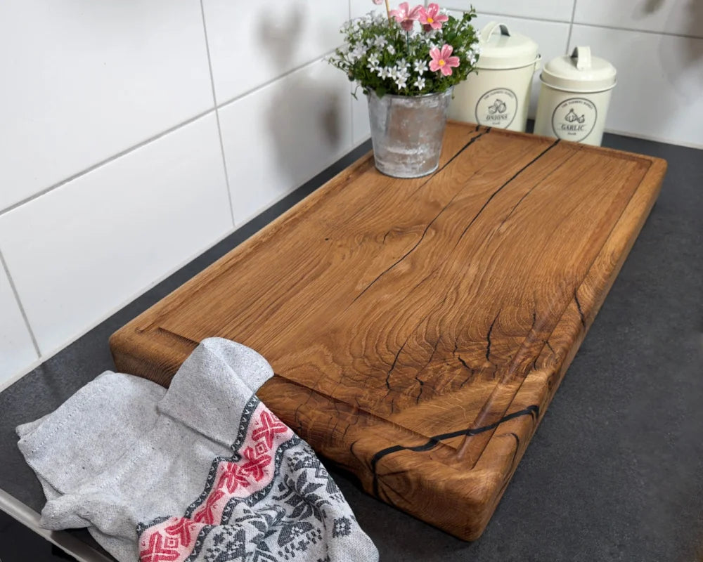 Detailaufnahme Eichenmaserung: Unikat Schneidebrett, fein geschliffen und handgeölt