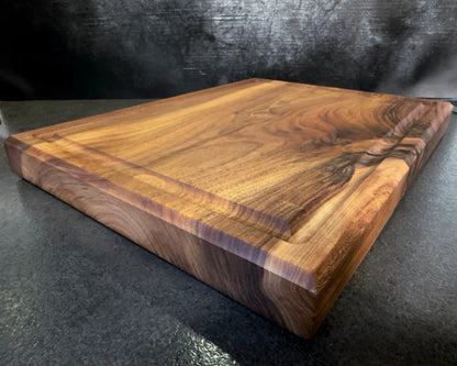 4 cm starke Block-Optik – Nussbaum Schneidebrett 40×30 cm für Küche und BBQ, stabile Seitenkante