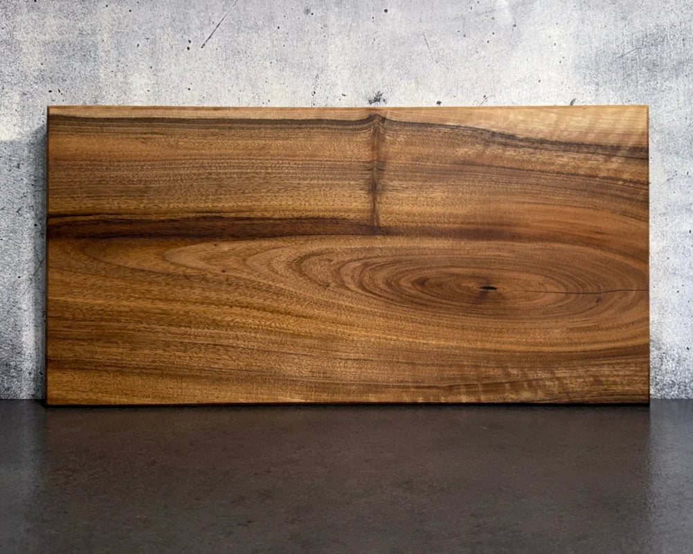 Klares, rechteckiges Design – Nussbaum Premium