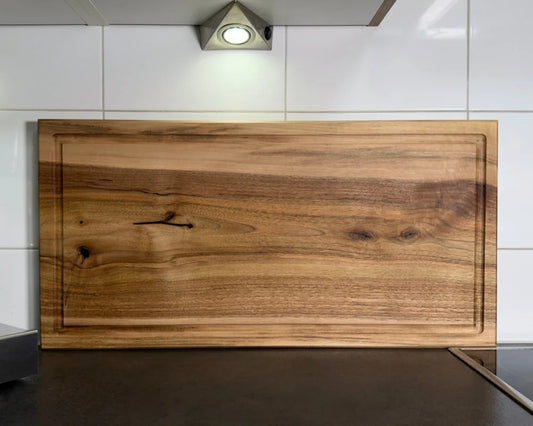 Frontansicht stehend: TitanBlock XXXL Nussbaum 80×40×3,8 cm – umlaufende Saftrille, Vollholz aus 1 Stück