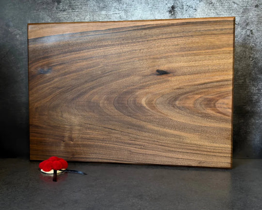 Premium walnut cutting board with juice groove – CHEFBRETT 46×32 cm solid