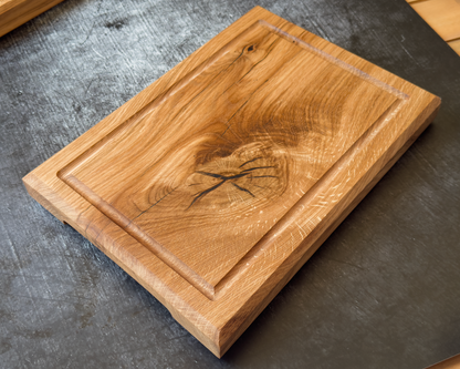 Das Steak & Burger Brett – Massivholz Eiche 35×25 cm mit Griffmulde