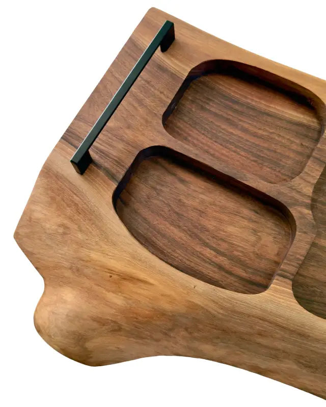 Servierbrett aus Nussbaum Holz mit Griffen – Produktansicht von oben