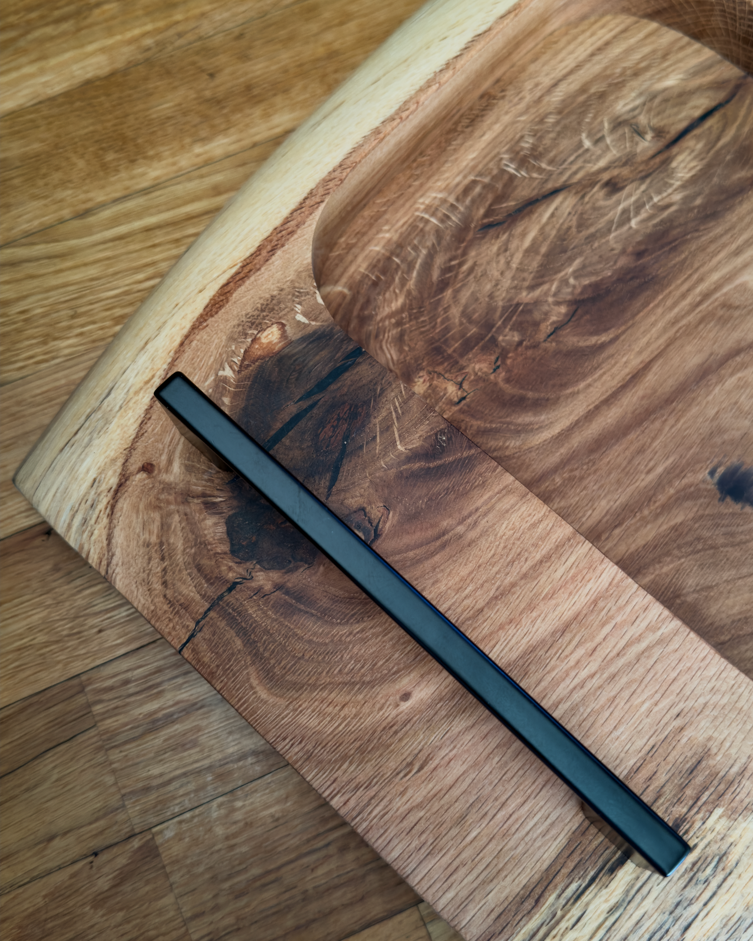 The Oak Overlord – Pitmaster Board XL Eiche Servierbrett | 80 × 23–31 × 4 cm