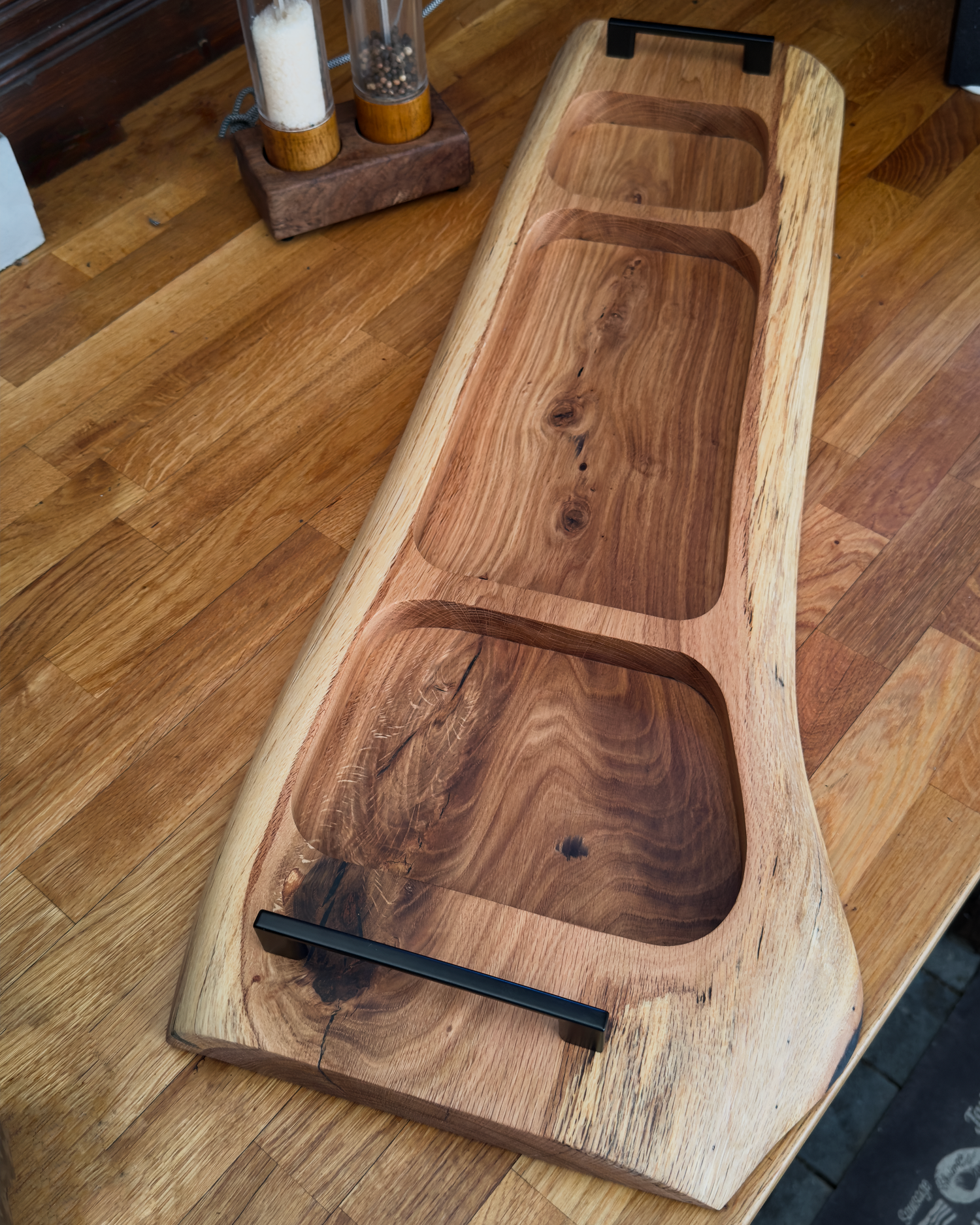 The Oak Overlord – Pitmaster Board XL Eiche Servierbrett | 80 × 23–31 × 4 cm