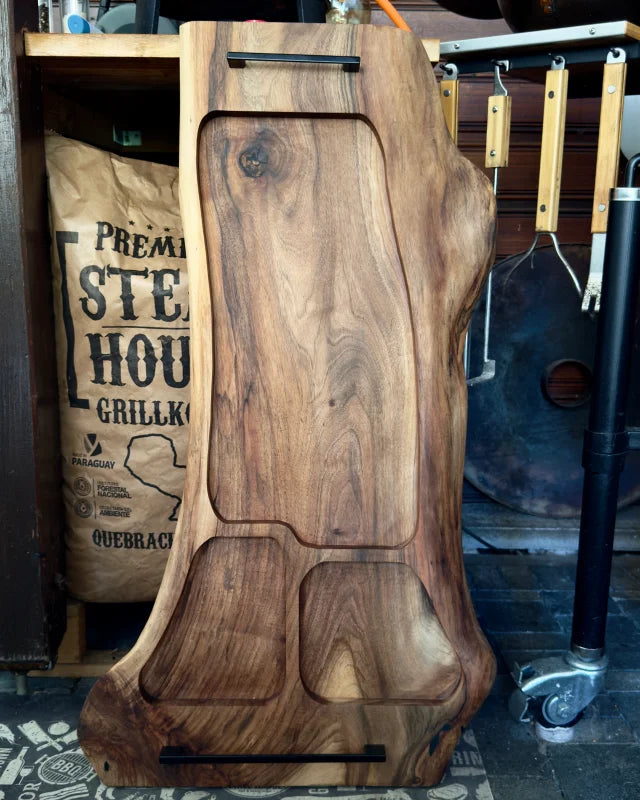 Massives Nussbaum-Servierbrett – The Walnut Stage