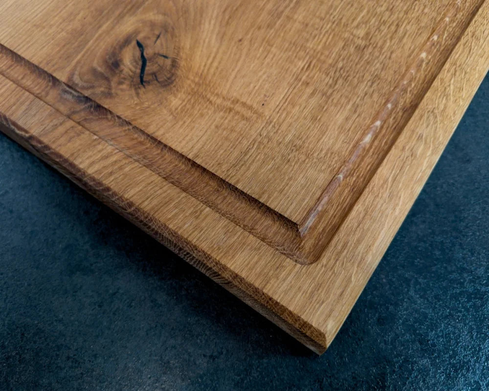 Servierfläche aus Eiche: großes Schneidebrett 70×40 cm mit umlaufender Saftrille