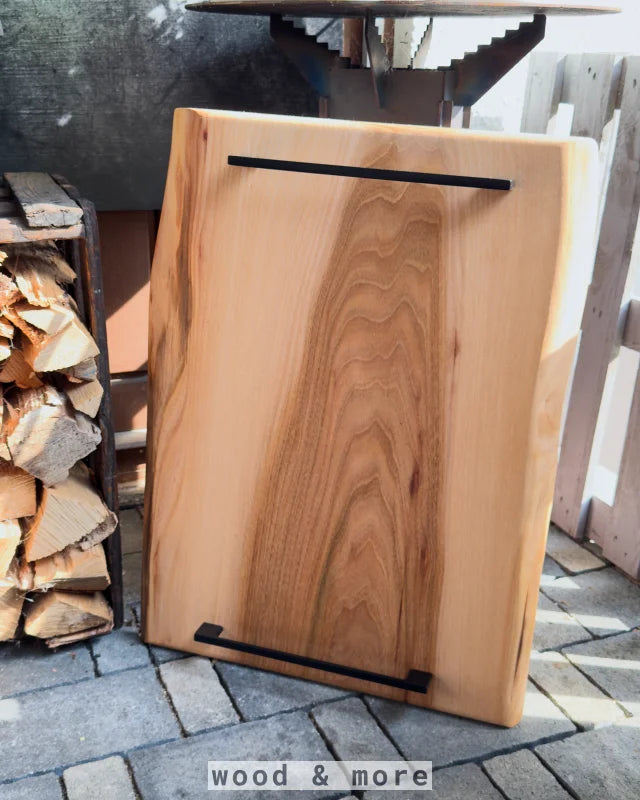 CaterBoard Ulme 60 x 45 x 2,4 cm – Ulmenholz Servierbrett handgefertigt für Grill & BBQ