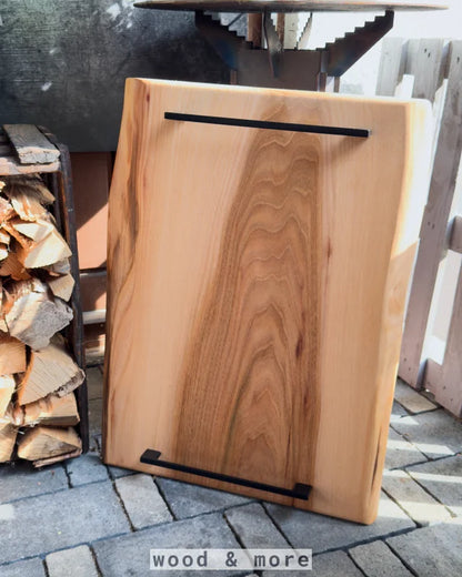 CaterBoard Ulme 60 x 45 x 2,4 cm – Ulmenholz Servierbrett handgefertigt für Grill & BBQ