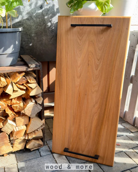 UNIKAT: Cut and Flame – Massives Holz Schneidebrett mit Metallgriffen aus Ulme für Grill & BBQ Momente | 75 x 35 x 2,4 cm