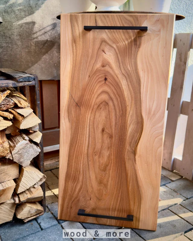 CaterBoard Ulme 70x35x2,3cm – Massivholz Servierbrett handgefertigt für BBQ & Küche