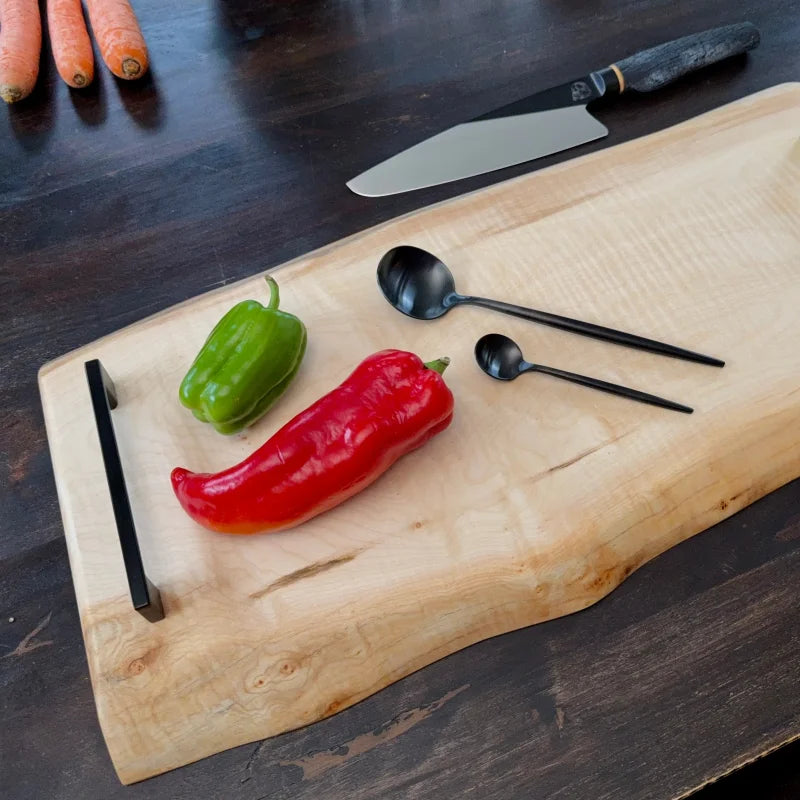 Holz Schneidebrett UNIKAT mit Paprika, Löffeln und Messer für rustikale Küchenstile