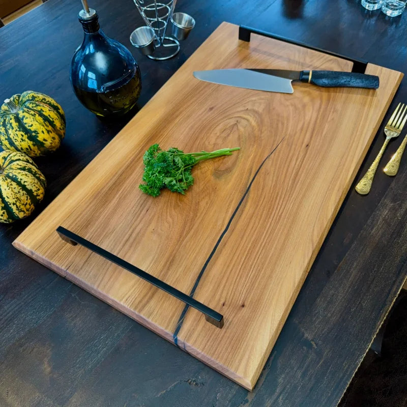 Massivholz Schneidebrett mit Griffen, perfekt für BBQ und Käseplatten, UNIKAT Cut Smoke King