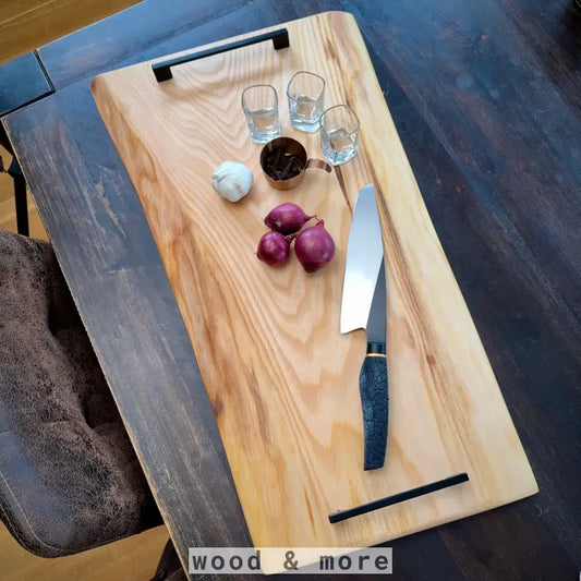 Holz Schneidebrett mit eleganten schwarzen Griffen für Küche und Servieren