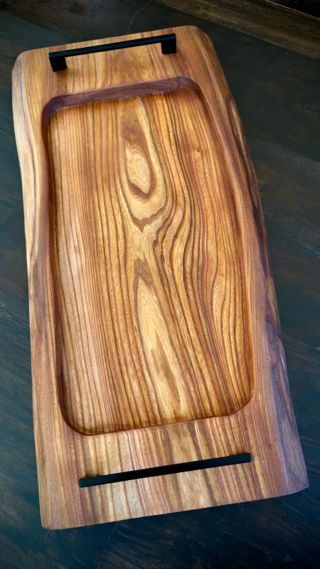 UNIKAT: Pulled Pork Hero - Rustikales Holz Servierbrett XXL aus Ulme für Grill & Gastro | 68 x 33 x 4 cm