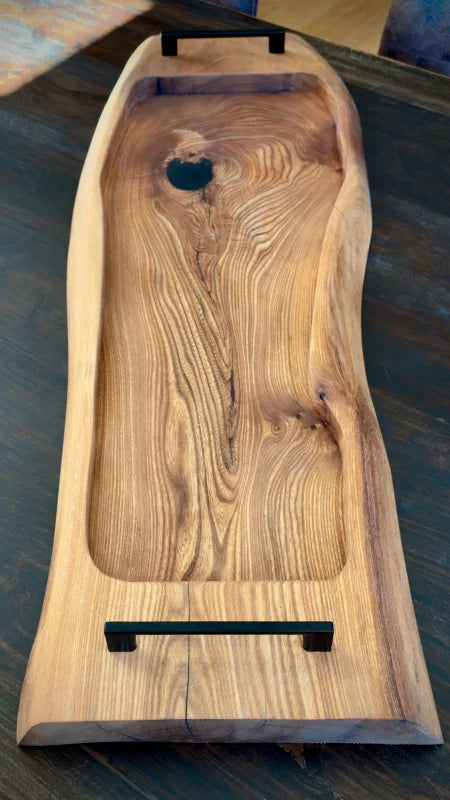 Holz Servierbrett UNIKAT mit natürlichen Maserungen und erhöhten Kanten, ideal für kalte Platten