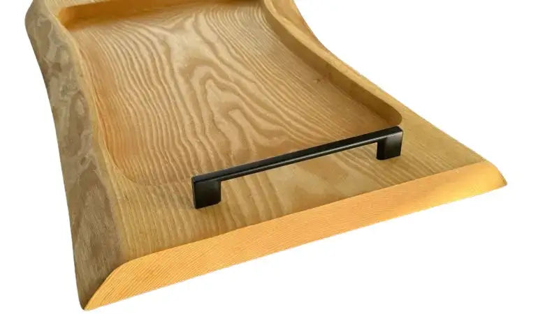 Natural wood slab with black metal handle for UNIKAT servierbrett holz xxl action