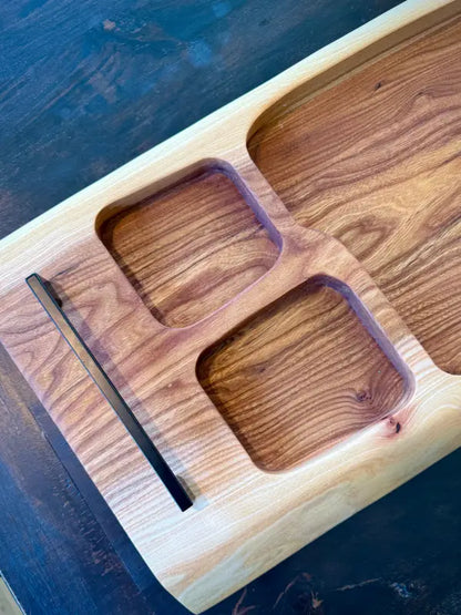 Holz Servierbrett groß mit zwei Fächern aus Ulme für Grill und Gastro