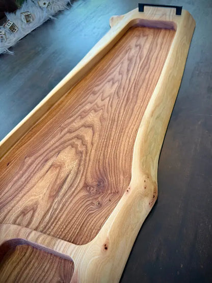 Langes Holz Servierbrett mit natürlichem Rand für Grill und Gastro in XXL