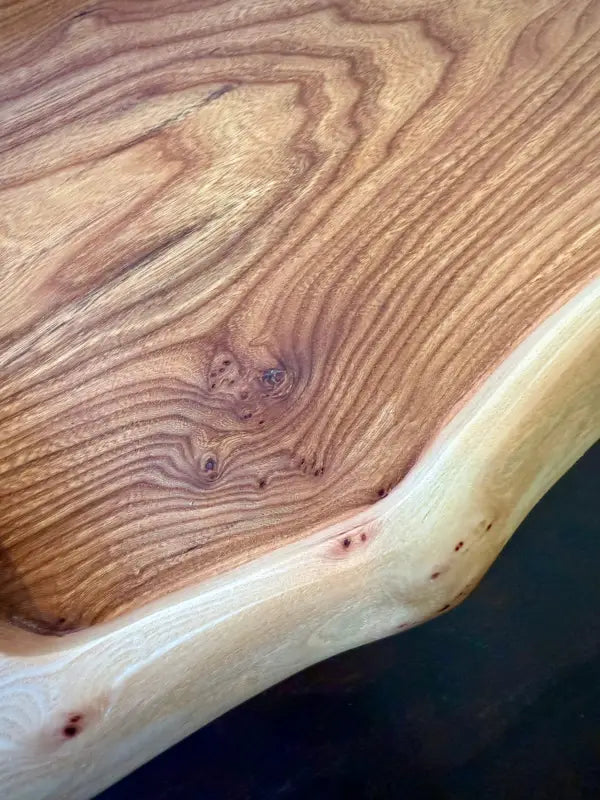 Natürliche Holzplatte mit einzigartiger Maserung für XXL Holz Servierbrett