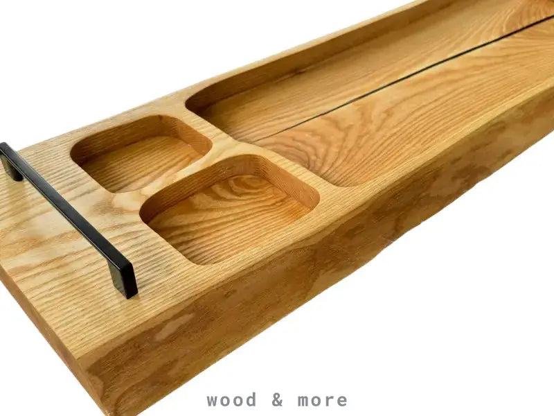Holz Servierbrett XXL aus Esche mit Metallback und zwei Fächern für Buffets und Grillen