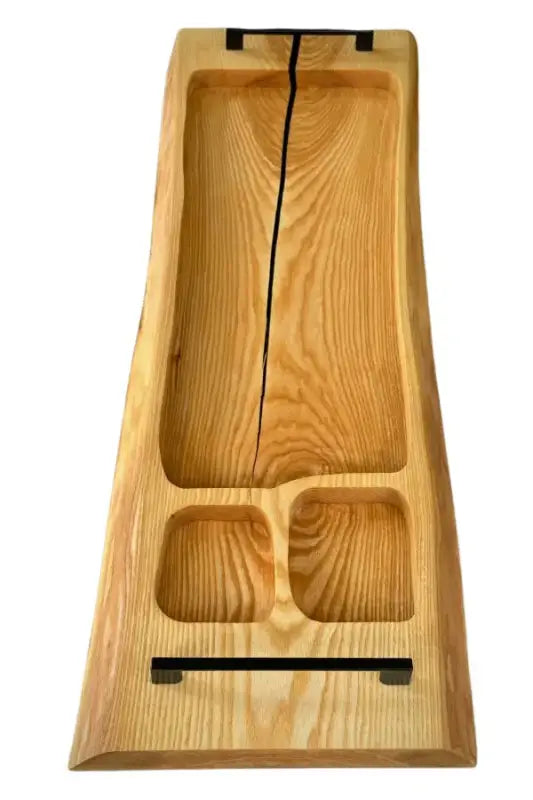 Stylischer Holz-Organizer mit edlem Holzfaser-Muster für dein Servierbrett aus Massivholz