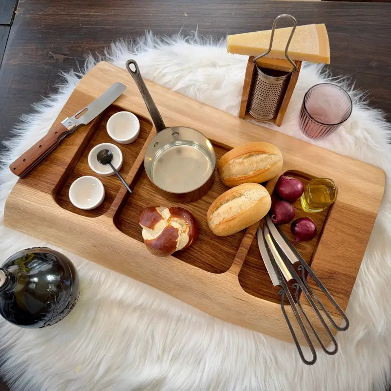 Holzbrett mit Einfräsungen, perfekt für Burger, Snacks und köstliche Beilagen